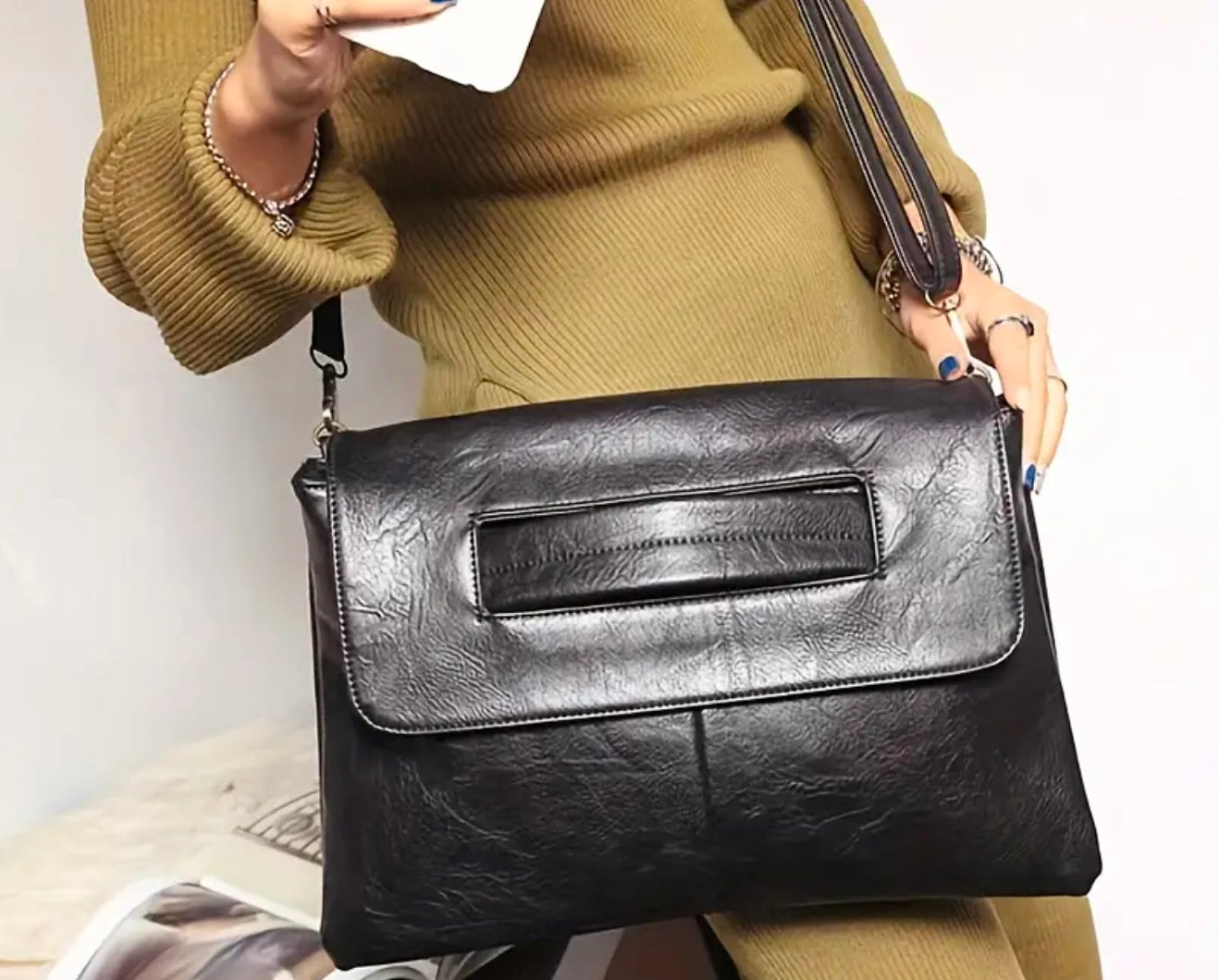 LuxeCarry Women’s Shoulder Bag – Elegant Design, Ultimate Functionality