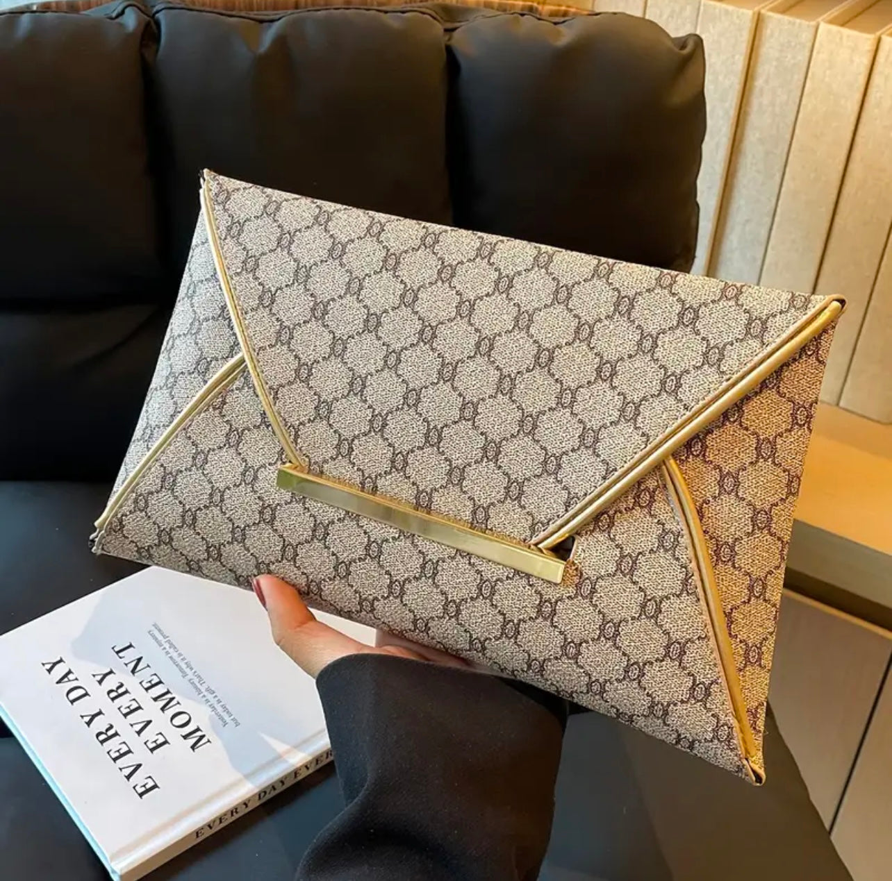 Classic Elegant Envelope Clutch Wallet – Gray Grid