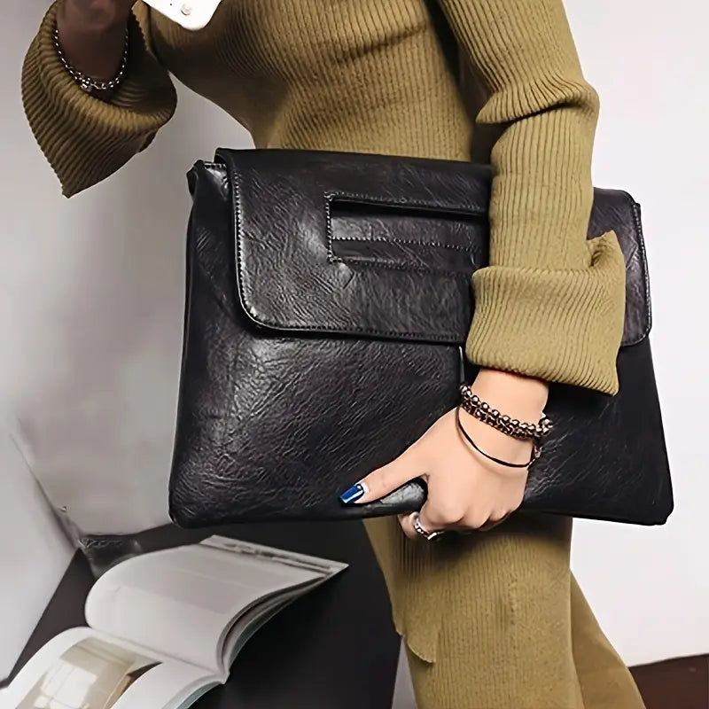 LuxeCarry Women’s Shoulder Bag – Elegant Design, Ultimate Functionality