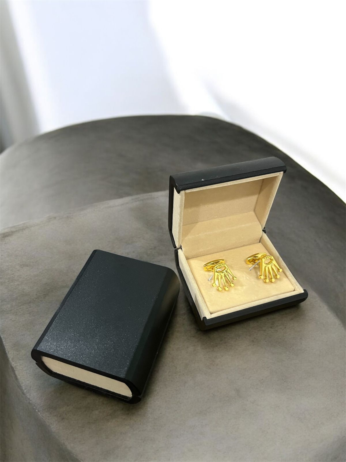Essential Studs (S19)